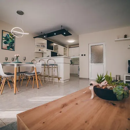 Unbeatable Location: New & Comfy Daire *