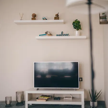 Unbeatable Location: New & Comfy *